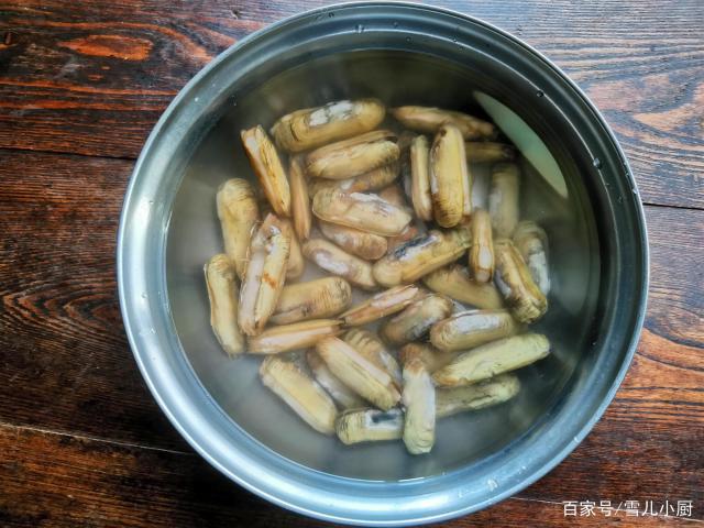 這個(gè)海鮮被稱作“小人仙”，肉質(zhì)肥美，用這個(gè)方法做，一盤不夠吃