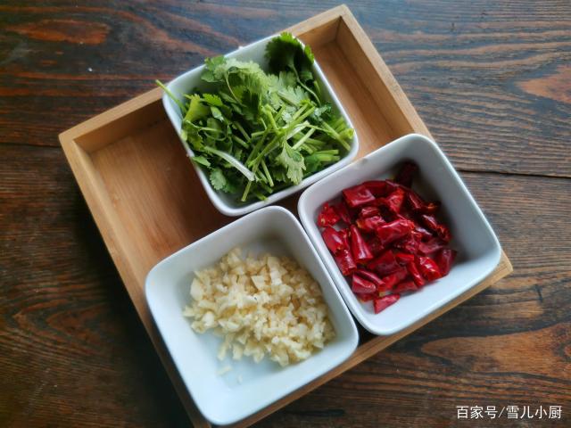 這個(gè)海鮮被稱作“小人仙”，肉質(zhì)肥美，用這個(gè)方法做，一盤不夠吃
