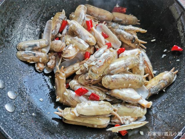 這個(gè)海鮮被稱作“小人仙”，肉質(zhì)肥美，用這個(gè)方法做，一盤不夠吃