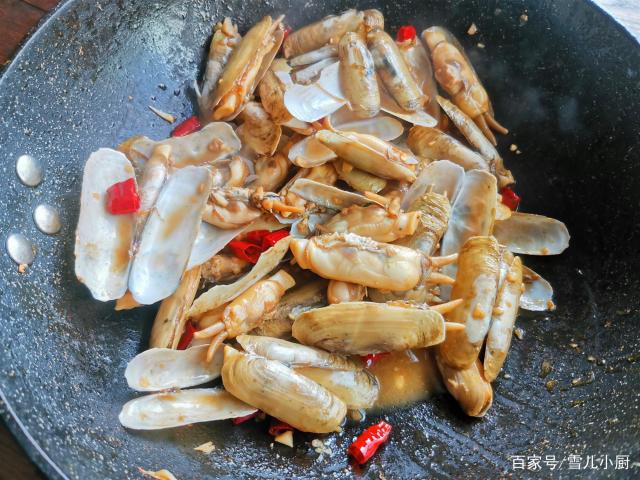 這個(gè)海鮮被稱作“小人仙”，肉質(zhì)肥美，用這個(gè)方法做，一盤不夠吃