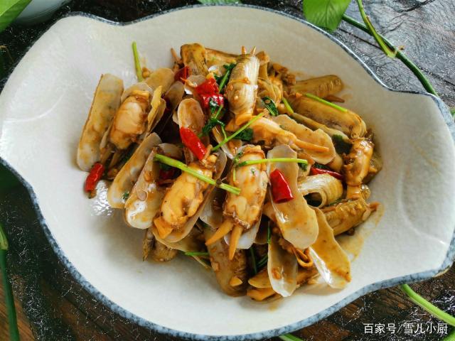 這個(gè)海鮮被稱作“小人仙”，肉質(zhì)肥美，用這個(gè)方法做，一盤不夠吃